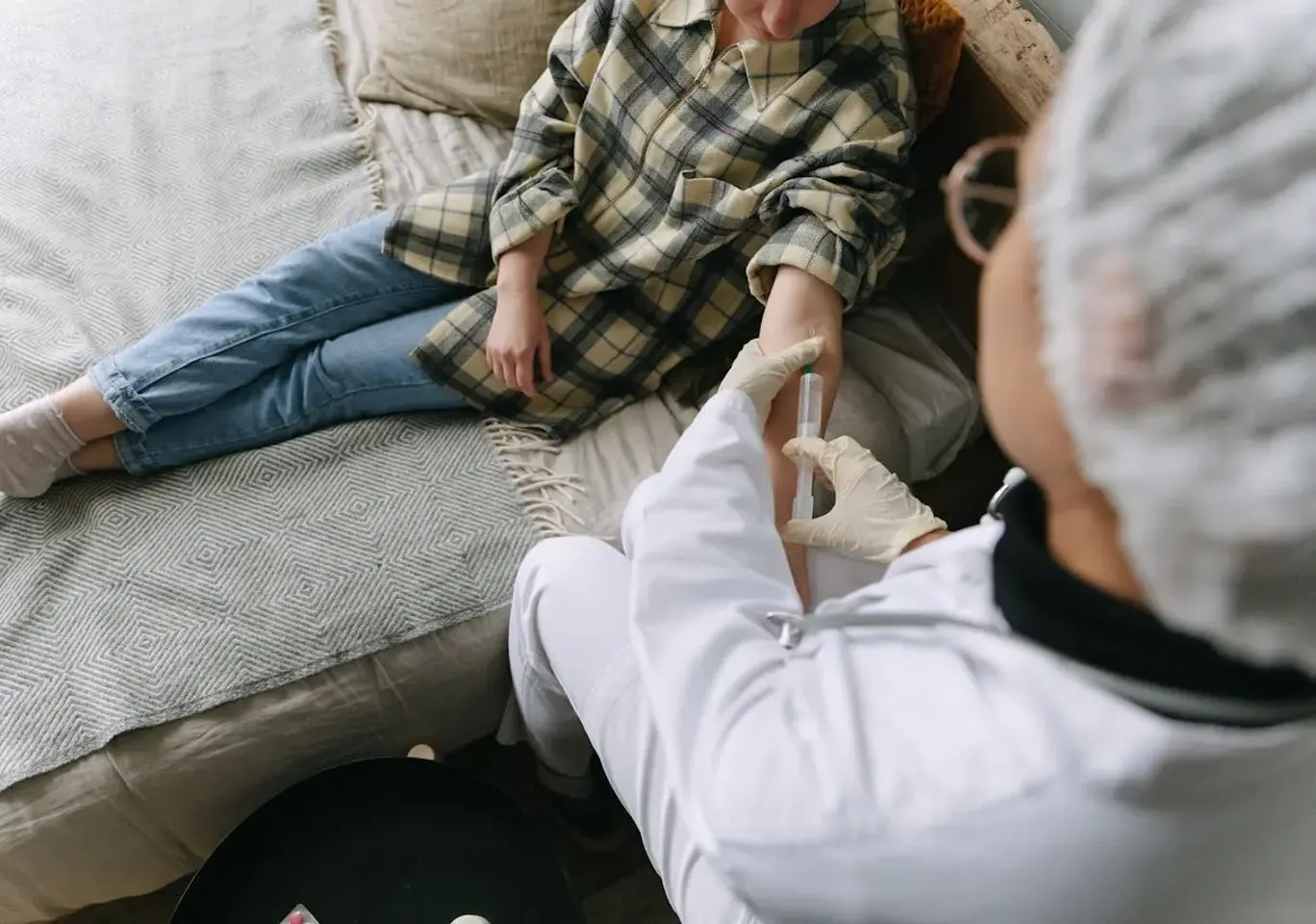 Terapia uzależnień Nowy Sącz: rozmowa terapeutyczna na kanapie
